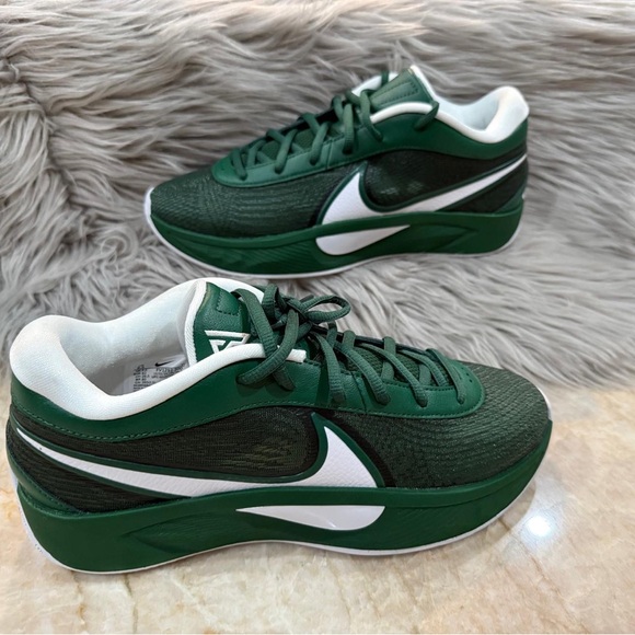 Nike Green and White Sneakers Classic Athletic Design - Picture 1 of 8